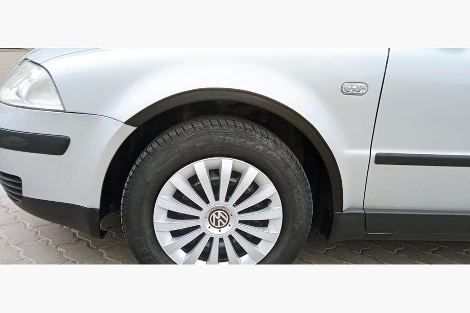 Volkswagen Passat B5 1997–2005 Obrobe kolotekov (4 kosi, črne) Karavan, 1996-2005, ABS Image