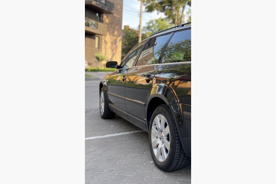 Volkswagen Passat B5 1997–2005 Obrobe kolotekov (4 kosi, črne) Limuzina, 2000-2006, ABS plastika Fotografija 16