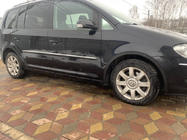 Volkswagen Touran 2003–2010 Obrobe kolotekov (4 kosi, črne) 2006-2010, kovinske fotografija 8