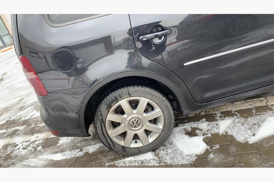 Volkswagen Touran 2003–2010 Obrobe kolotekov (4 kosi, črne) 2003-2006, plastične Fotografija 6