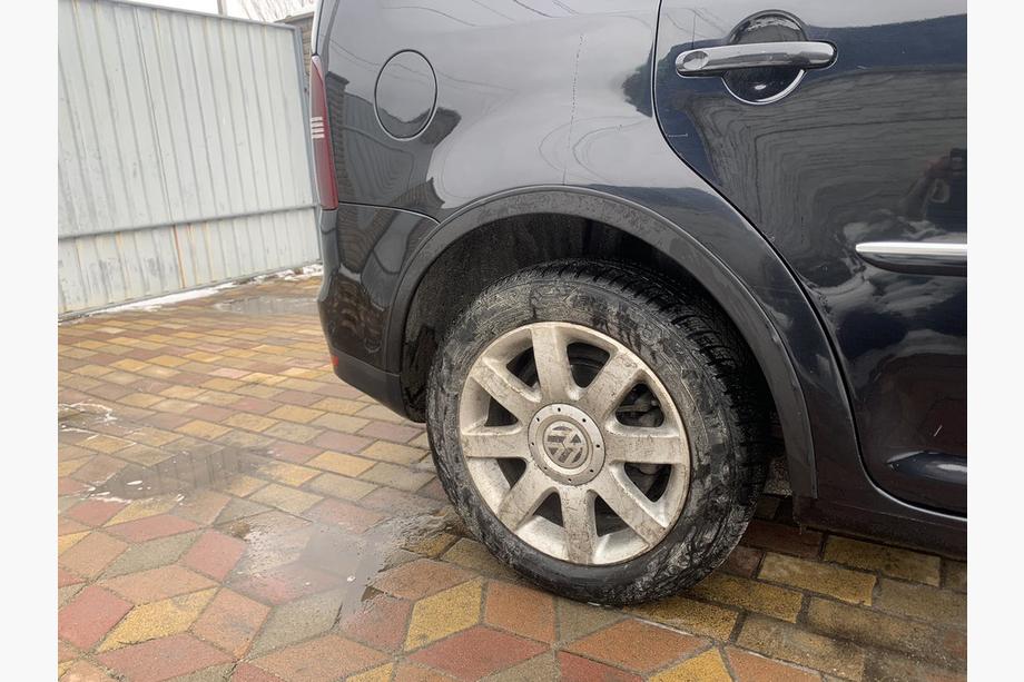 Volkswagen Touran 2003–2010 Obrobe kolotekov (4 kosi, črne) 2003-2006, plastične Fotografija 7