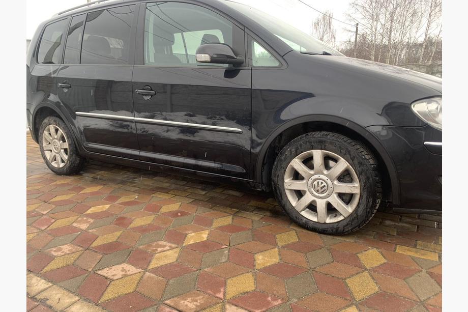 Volkswagen Touran 2003–2010 Obrobe kolotekov (4 kosi, črne) 2003-2006, plastične Fotografija 8