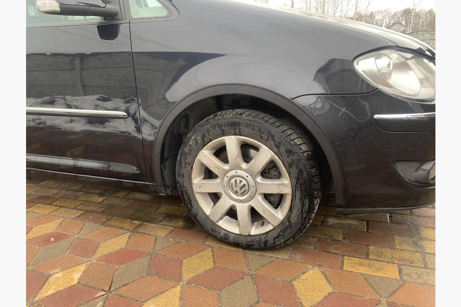 Volkswagen Touran 2003–2010 Obrobe kolotekov (4 kosi, črne) 2003-2006, plastične Fotografija 4