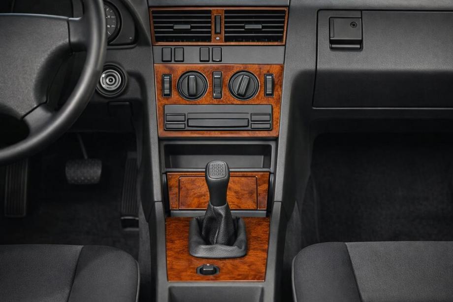 Mercedes C-class W202 1993–2001 Obloge armaturne plošče (1993-1995) Image
