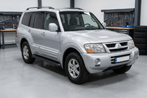 Mitsubishi Pajero Wagon III 1999–2006 Bočne stopnice Allmond Black (2 kos, aluminij) fotografija 1