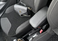 Citroen C-3 2009–2016 Sredinski naslon za roko (s plastičnim adapterjem za držalo za pijačo) fotografija 8