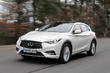 Pregled premijskega kombilimuzinskega modela Infiniti Q30 fotografija 4