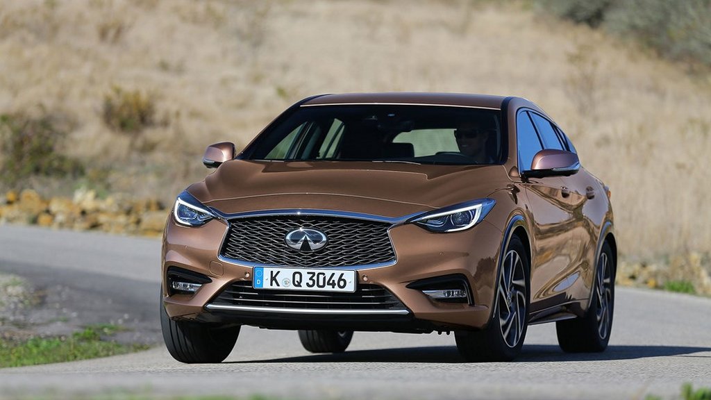 Pregled premijskega kombilimuzinskega modela Infiniti Q30