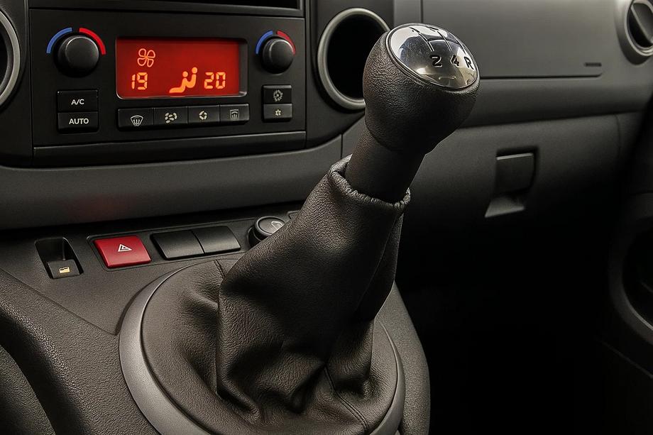 Citroen Berlingo 2008–2018 Manšeta prestavne ročice (usnje) Fotografija 1