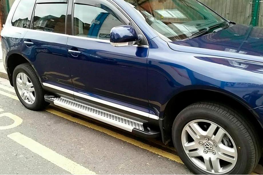 Volkswagen Touareg 2002–2010 Stranske stopnice Allmond Grey (2 kos, aluminij) Image