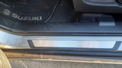 Suzuki SX4 2006–2013 Kromirane obloge pragov (4 kosi) fotografija 1