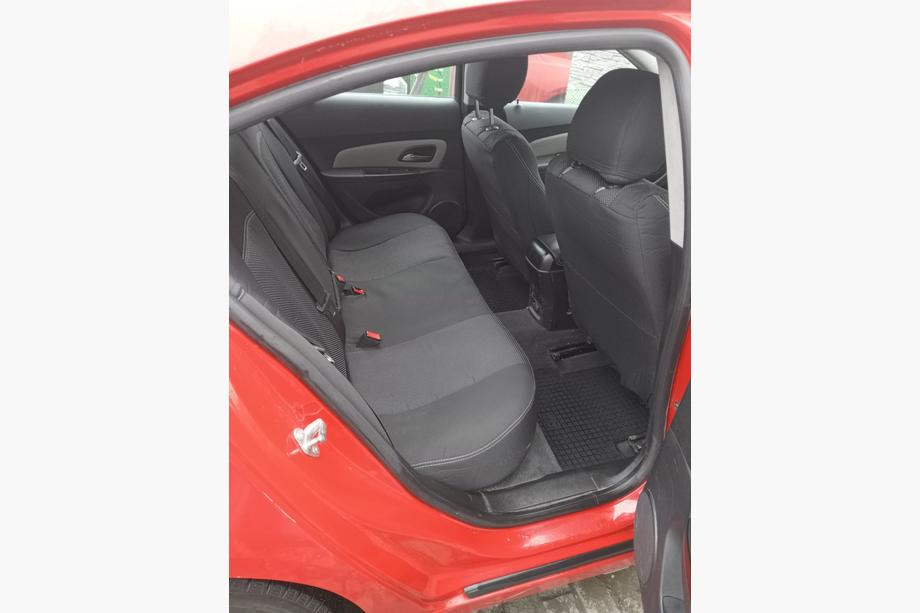 Chevrolet Cruze 2009–2015 Gumijasti avtomobilski tepihi za notranjost (Polytep) Sprednji Fotografija 3