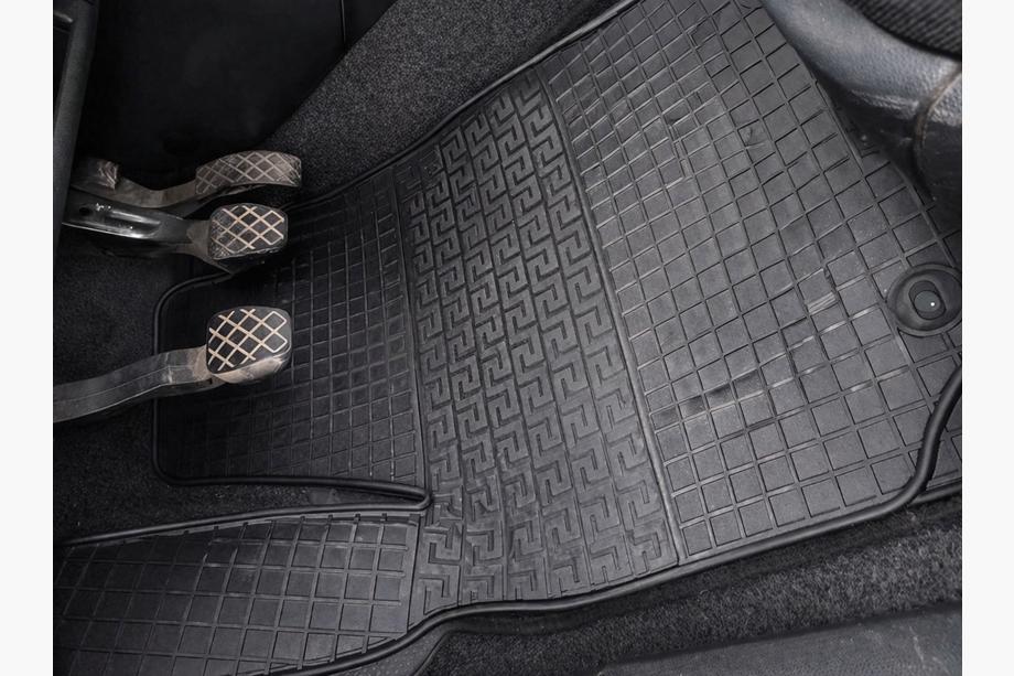 Volkswagen Polo 2001–2009 Gumijasti avtomobilski tepihi za notranjost (4 kosi, Polytep) Image