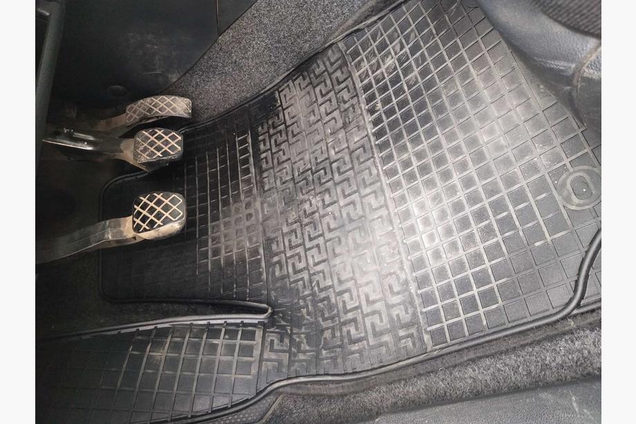 Skoda Fabia 2000–2007 Gumijasti avtomobilski tepihi za notranjost (4 kosi, Polytep) Image