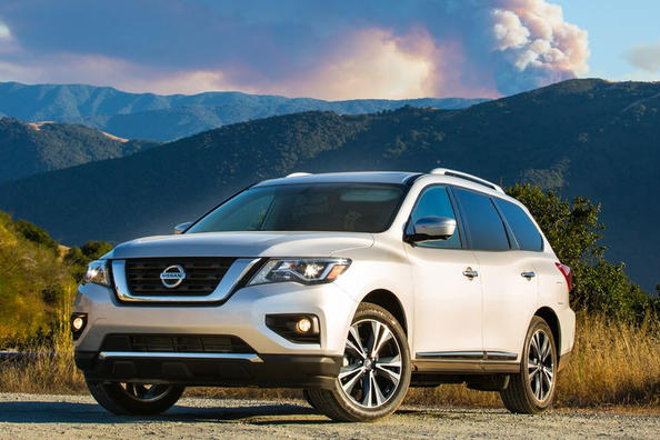 Pregled prenovljenega 7-sedežnega križanca Nissan Pathfinder
