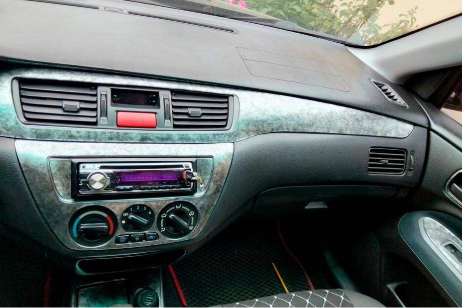 Mitsubishi Lancer 9 2004–2008 Obloge armaturne plošče V1 (Meric) Image