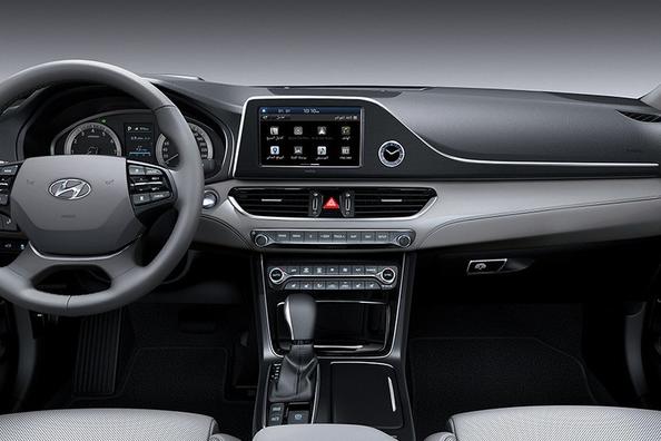 Pregled nove generacije paradne limuzine Hyundai Grandeur Fotografija 6