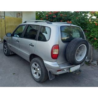 Kromirane strešne sani Chevrolet Niva 1998–2020 fotografija 3