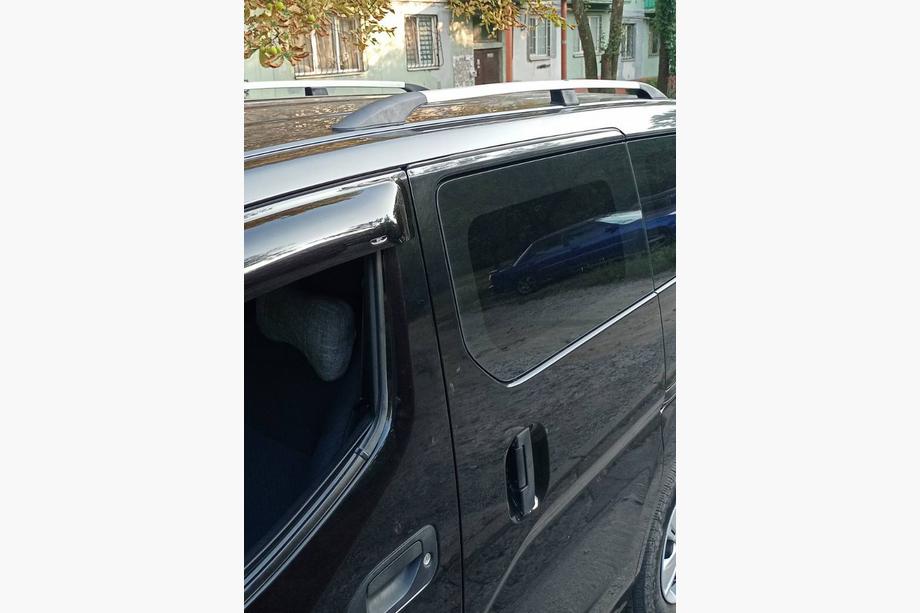 Nissan NV200 2009– Kromirane strešne sani Image