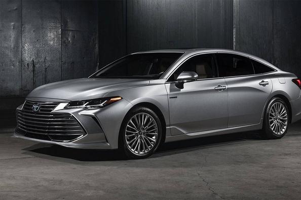 Paradni sedan Toyota Avalon za modelno leto 2018