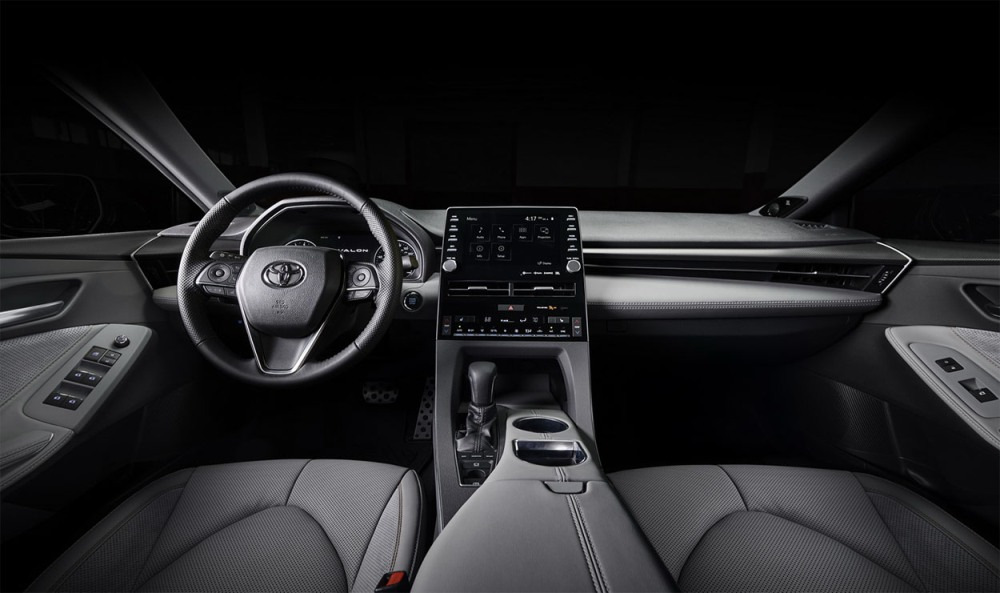 Paradni sedan Toyota Avalon za modelno leto 2018