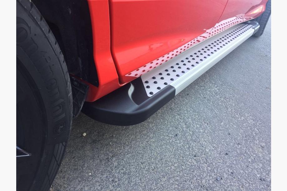 Ford Kuga/Escape 2013–2019 Bočne stopnice King (2 kos, aluminij) Z lakiranimi vratnimi ploščami Fotografija 6