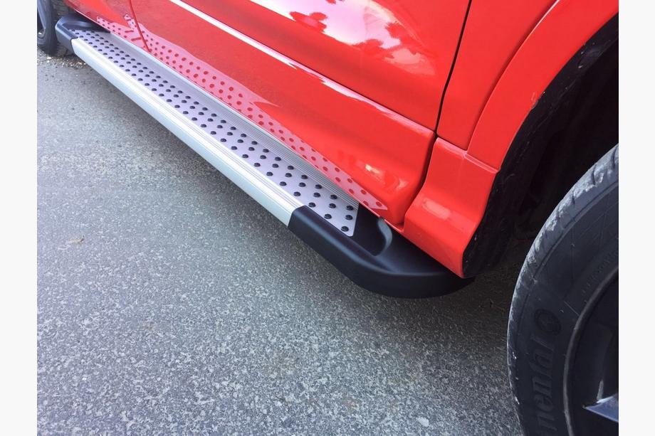 Ford Kuga/Escape 2013–2019 Bočne stopnice King (2 kos, aluminij) Z lakiranimi vratnimi ploščami Fotografija 7