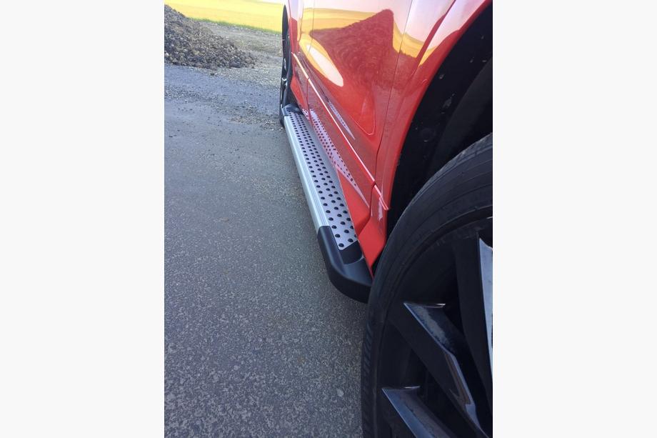Ford Kuga/Escape 2013–2019 Bočne stopnice King (2 kos, aluminij) Z lakiranimi vratnimi ploščami Fotografija 8