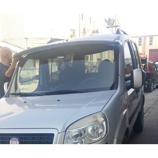 Vizir na vetrobransko steklo (črn sijaj, 5 mm) Fiat Doblo I 2001–2005 fotografija 3