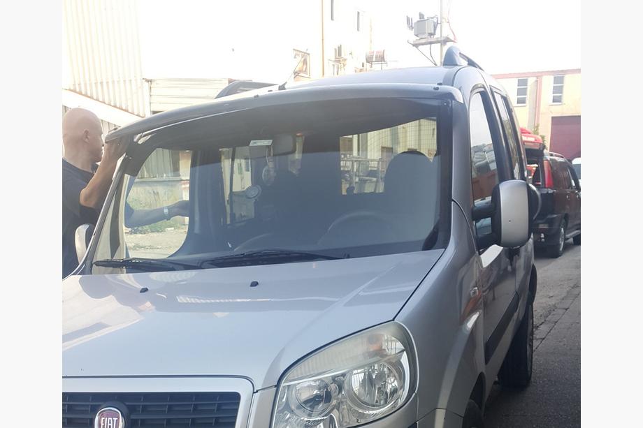 Fiat Doblo I 2001–2005 Vizir na vetrobransko steklo (črn sijaj, 5 mm) Fotografija 3