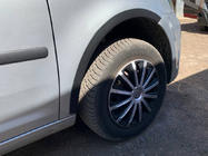 Volkswagen Caddy 2010–2015 Obrobe blatniških lokov (mat črna) fotografija 8