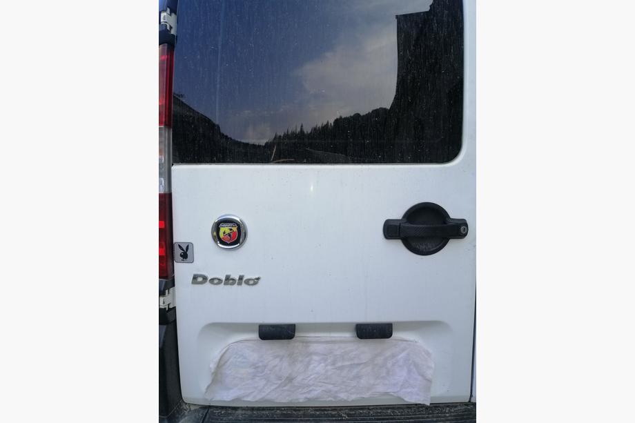 Fiat Doblo I 2005–2010 Emblem Abarth (samolepilen) Fotografija 3