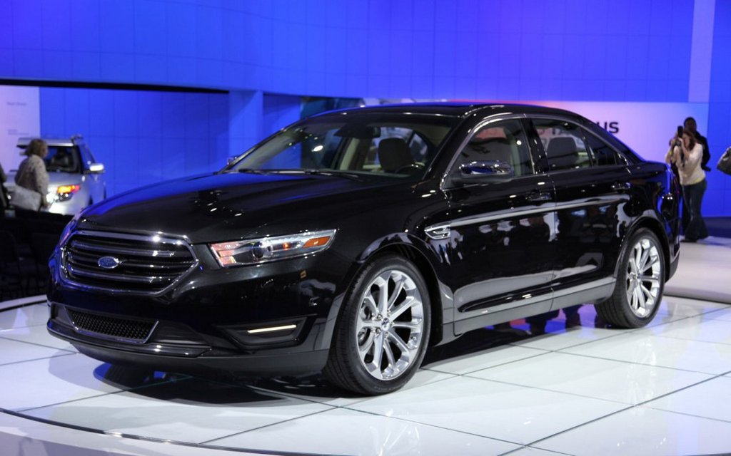 Pregled limuzine Ford Taurus modelnega leta 2013