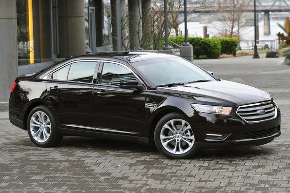 Pregled limuzine Ford Taurus modelnega leta 2013