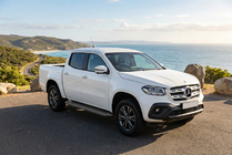 Mercedes X class 2017–2020 Bočne stopnice Allmond Black (2 kos, aluminij) fotografija 1