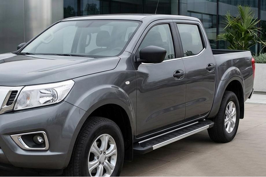 Nissan Navara/NP300 2016– Stranske stopnice RedLine V1 (2 kosa, aluminij) Image