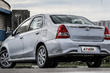 Pregled cenovno ugodne limuzine Toyota Etios fotografija 5