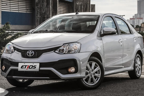 Pregled cenovno ugodne limuzine Toyota Etios