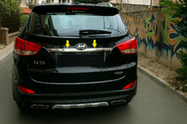 Hyundai IX-35 2010–2015 Kromirana letev nad registrsko tablico (široka) fotografija 3