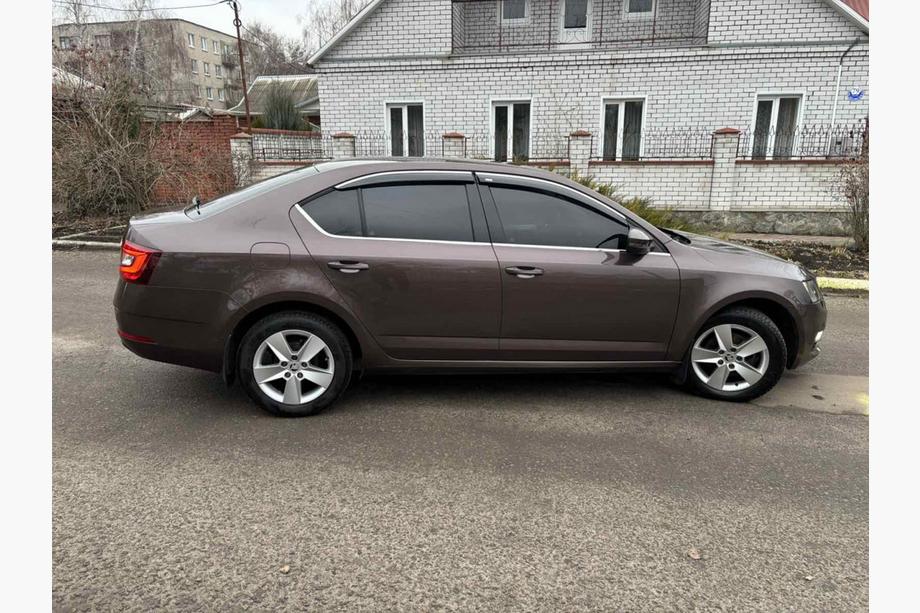 Skoda Octavia III A7 2013–2019 Vetrni deflektorji oken s kromirano letvico LiftBack (4 kosi, Niken) Fotografija 4