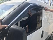 Fiat Doblo II 2010–2022 Vetrni deflektorji oken s kromirano letvico (4 kos, Niken) fotografija 4