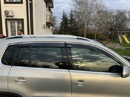 Volkswagen Tiguan 2007–2016 Vetrni deflektorji oken s kromiranim okrasnim trakom (4 kos, Niken) fotografija 3