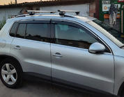 Volkswagen Tiguan 2007–2016 Vetrni deflektorji oken s kromiranim okrasnim trakom (4 kos, Niken) fotografija 2