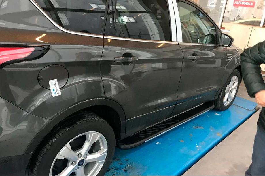 Ford Kuga/Escape 2013–2019 Bočne stopnice Bosphorus Grey (2 kos, aluminij) Z lakiranimi vratnimi ploščami Fotografija 5