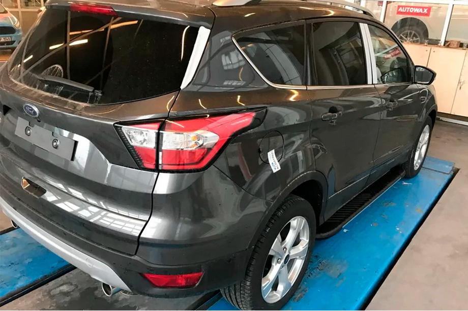 Ford Kuga/Escape 2013–2019 Bočne stopnice Bosphorus Grey (2 kos, aluminij) Z lakiranimi vratnimi ploščami Fotografija 6