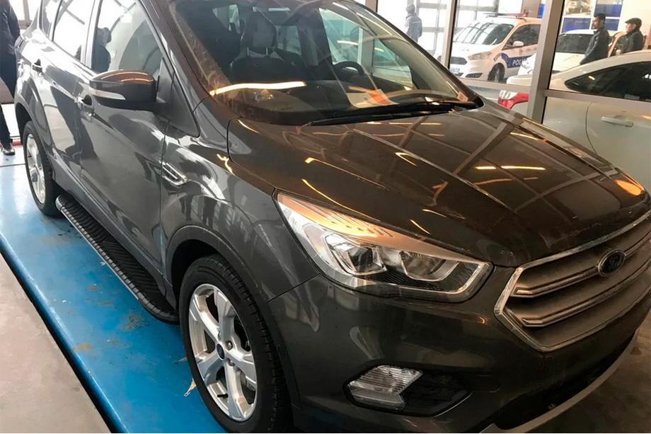 Ford Kuga/Escape 2013–2019 Bočne stopnice Bosphorus Grey (2 kos, aluminij) Z lakiranimi vratnimi ploščami Fotografija 9