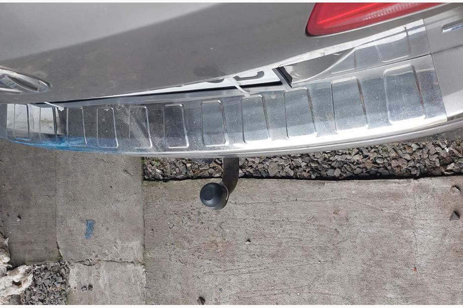 Volkswagen Passat B7 2012–2015 Nerjaveča zaščitna letev zadnjega odbijača Carmos (SW) Fotografija 8