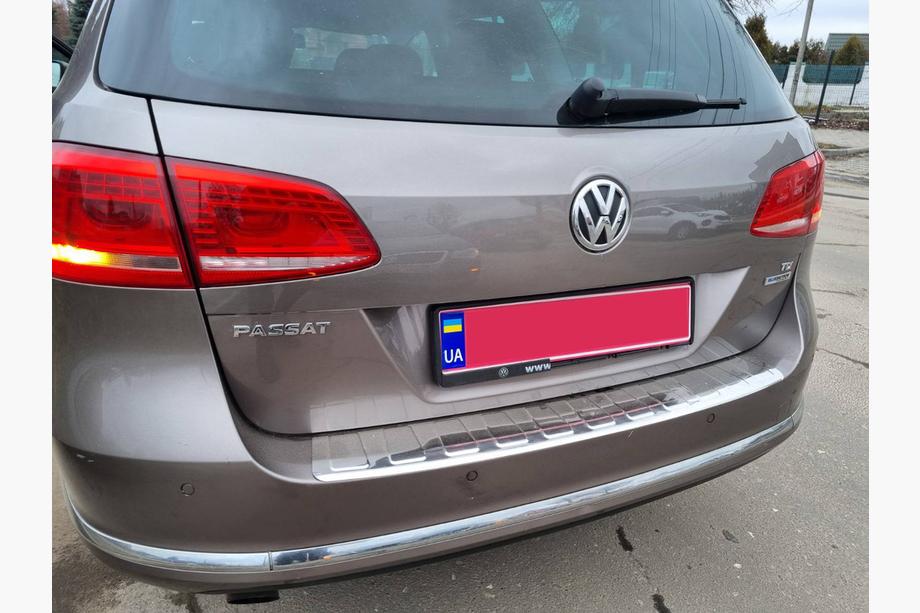 Volkswagen Passat B7 2012–2015 Nerjaveča zaščitna letev zadnjega odbijača Carmos (SW) Fotografija 4