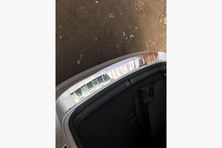 Volkswagen Passat B7 2012–2015 Nerjaveča zaščitna letev zadnjega odbijača Carmos (SW) Fotografija 6