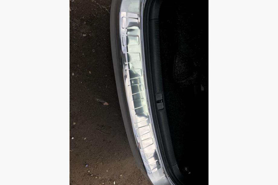 Volkswagen Passat B7 2012–2015 Nerjaveča zaščitna letev zadnjega odbijača Carmos (SW) Fotografija 7